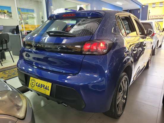 PEUGEOT-208-2021