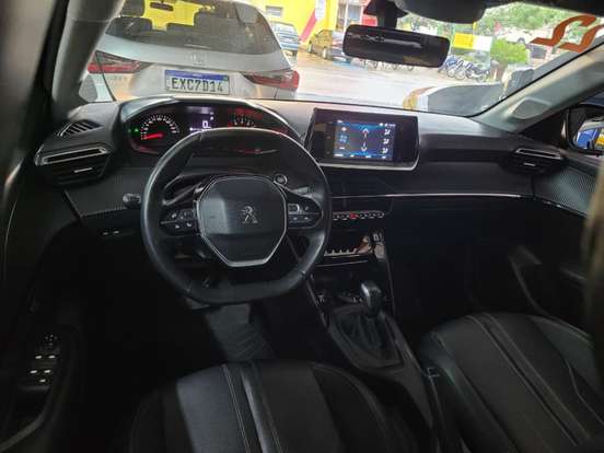 PEUGEOT-208-2021