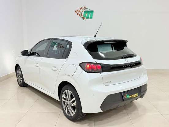 PEUGEOT-208-2021