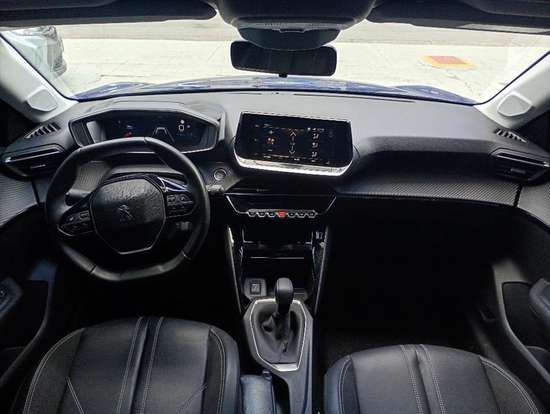 PEUGEOT-208-2021
