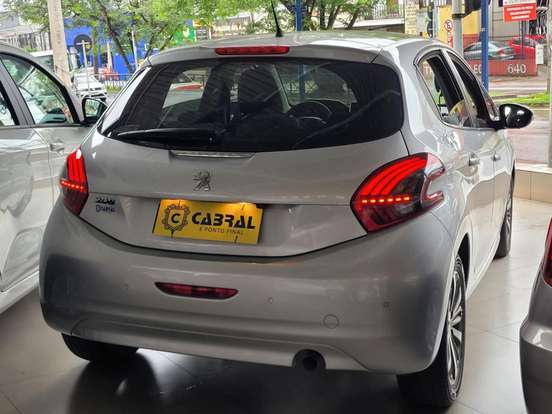 PEUGEOT-208-2019