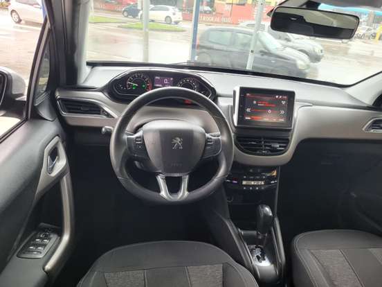 PEUGEOT-208-2019