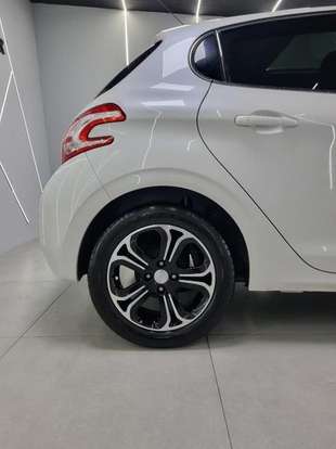 PEUGEOT-208-2015