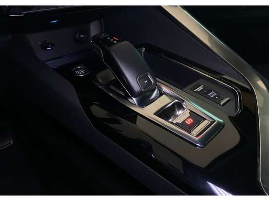 PEUGEOT-3008-2022