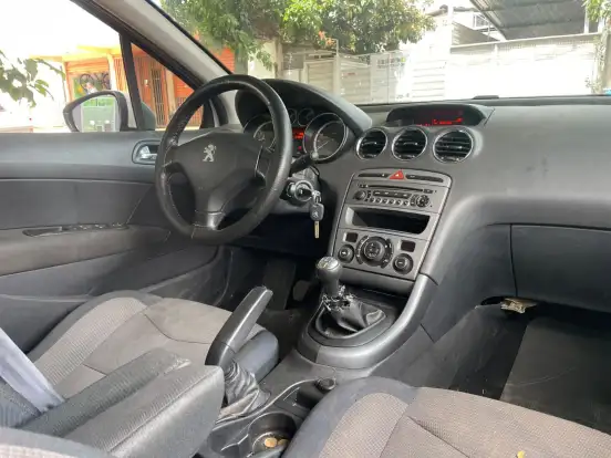 PEUGEOT-308-2012