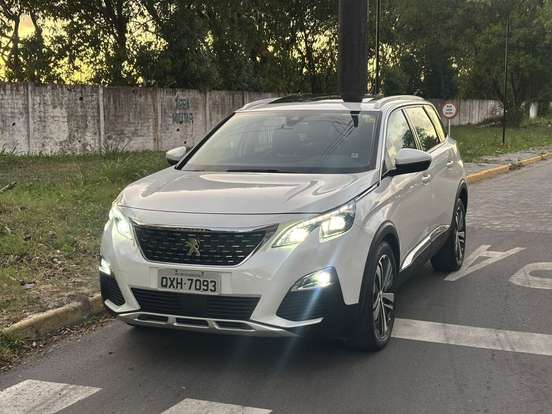 PEUGEOT-5008-2018