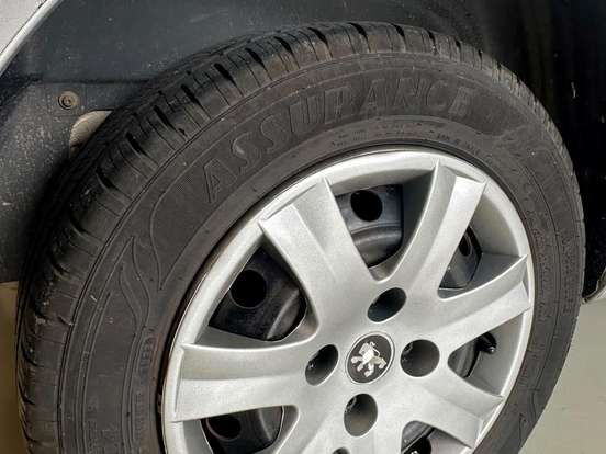 PEUGEOT-207-1.4 XR 8V FLEX 4P MANUAL PEUGEOT-207-2012