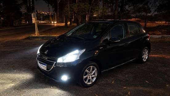 PEUGEOT-208-2016