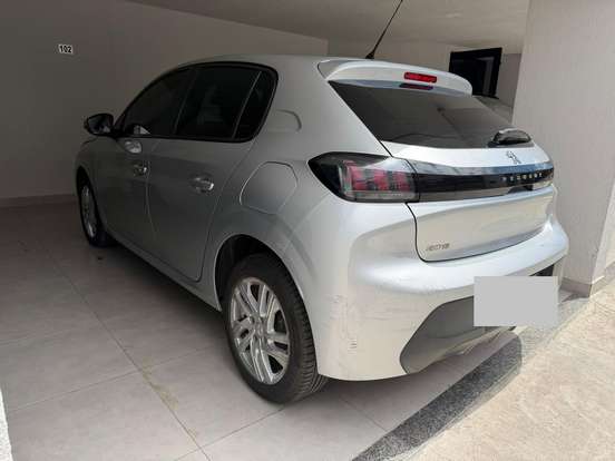 PEUGEOT-208-2021