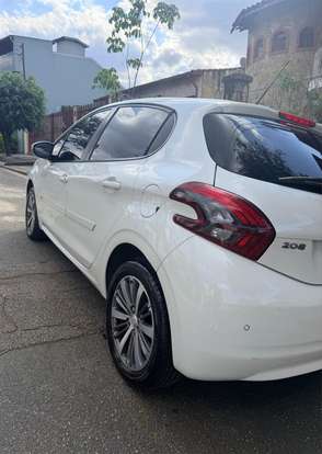 PEUGEOT-208-2019