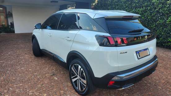 PEUGEOT-3008-2017