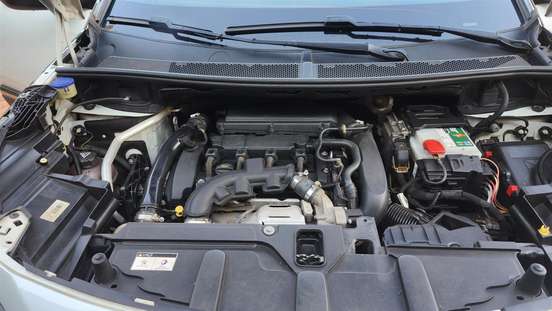 PEUGEOT-3008-2017