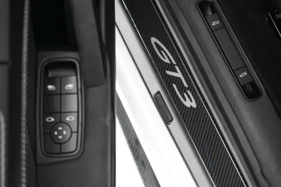 PORSCHE-911-2021