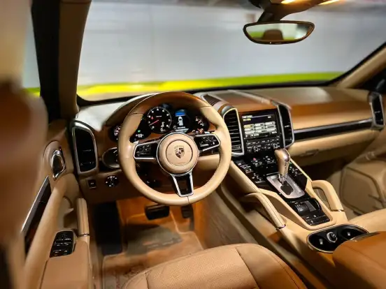 PORSCHE-CAYENNE-2015