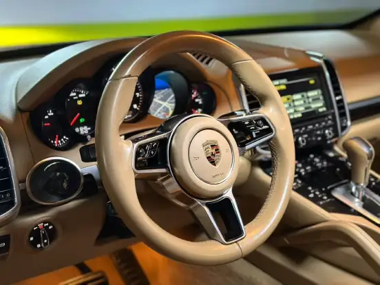PORSCHE-CAYENNE-2015