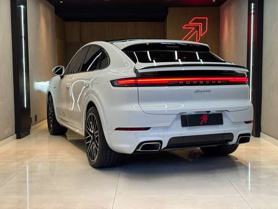 PORSCHE-CAYENNE-2025