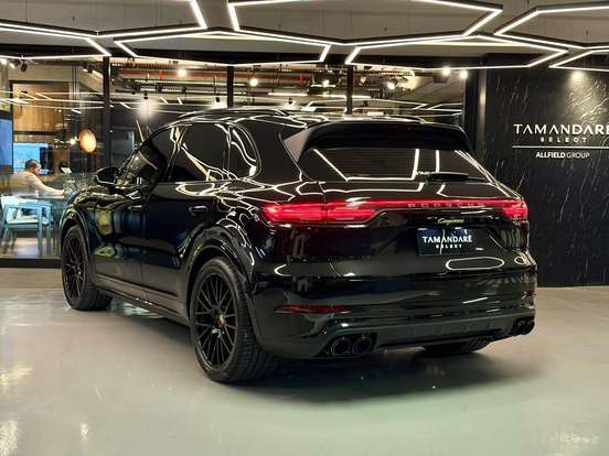 PORSCHE-CAYENNE-2023