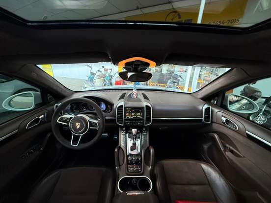 PORSCHE-CAYENNE-2015