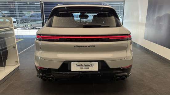 PORSCHE-CAYENNE-2025