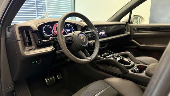 PORSCHE-CAYENNE-2025