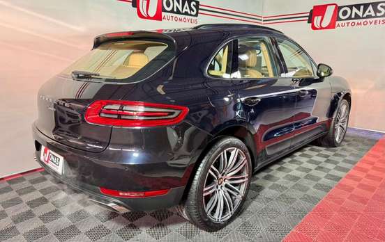 PORSCHE-MACAN-2016