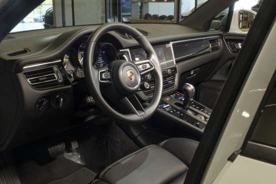 PORSCHE-MACAN-2025