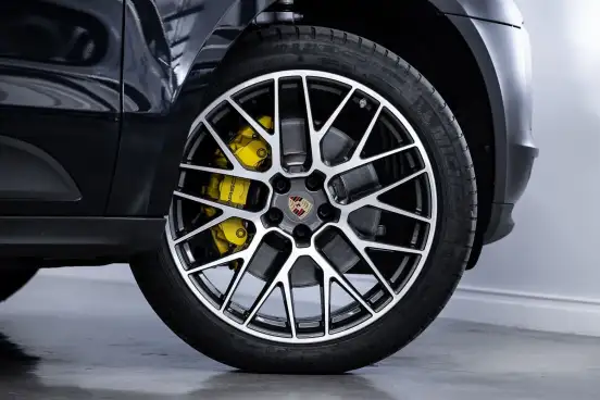 PORSCHE-MACAN-2021