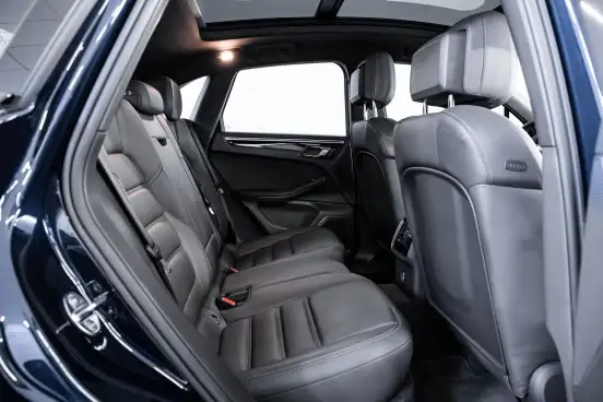 PORSCHE-MACAN-2021