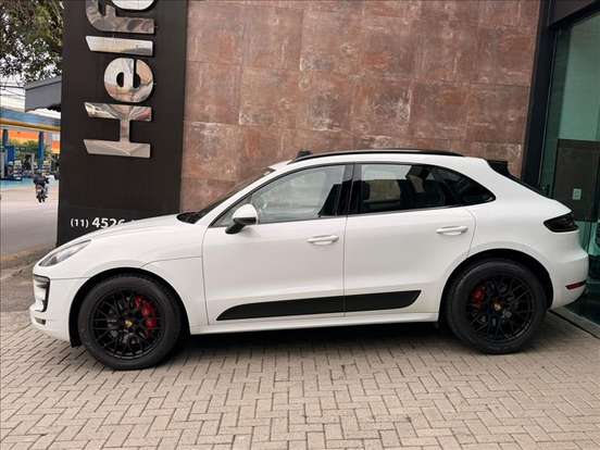 PORSCHE-MACAN-2016
