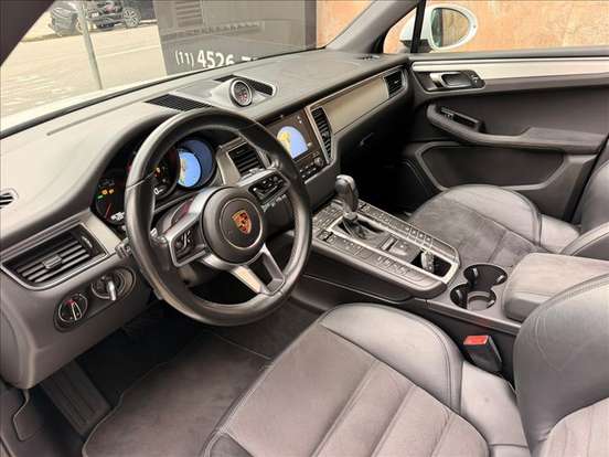 PORSCHE-MACAN-2016