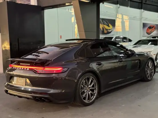 PORSCHE-PANAMERA-2022