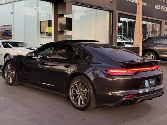 PORSCHE-PANAMERA-2022