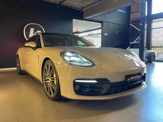 PORSCHE-PANAMERA-2022