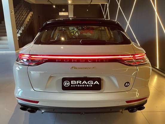 PORSCHE-PANAMERA-2022