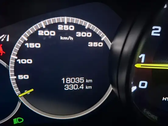 PORSCHE-PANAMERA-2017
