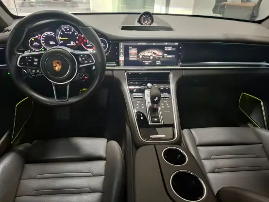 PORSCHE-PANAMERA-2017
