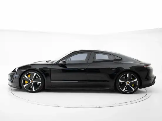PORSCHE-TAYCAN-2021