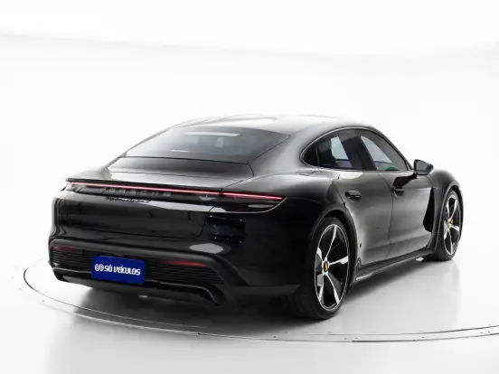 PORSCHE-TAYCAN-2021