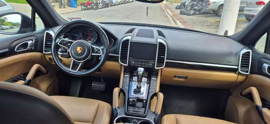 PORSCHE-CAYENNE-2016