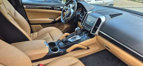 PORSCHE-CAYENNE-2016