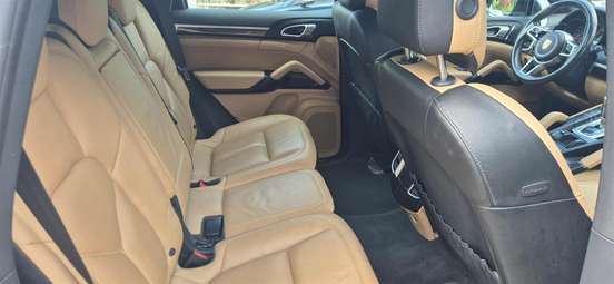 PORSCHE-CAYENNE-2016