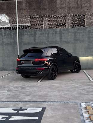 PORSCHE-CAYENNE-2015