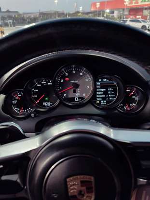PORSCHE-CAYENNE-2015