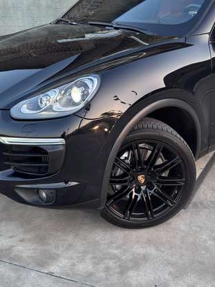 PORSCHE-CAYENNE-2015