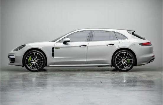 PORSCHE-PANAMERA-2021