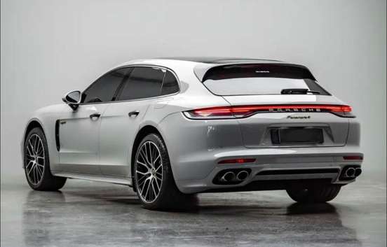 PORSCHE-PANAMERA-2021