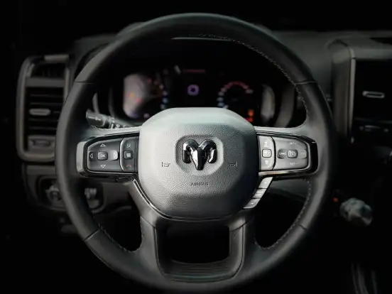 RAM-1500-5.7 V8 GASOLINA LIMITED NIGHT EDITION CD 4X4 AUTOMÁTICO RAM-1500-2023
