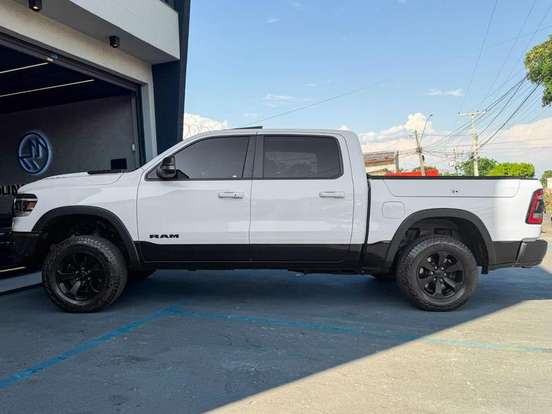 RAM-1500-5.7 V8 GASOLINA REBEL CD 4X4 AUTOMÁTICO RAM-1500-2022