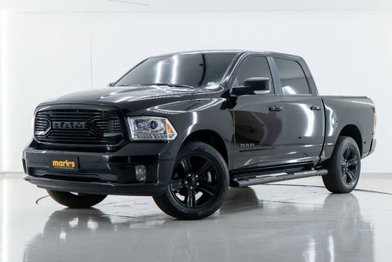 RAM CLASSIC 5.7 V8 GASOLINA LARAMIE NIGHT EDITION CD 4X4 AUTOMÁTICO