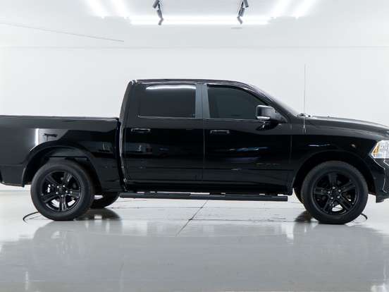 RAM-CLASSIC-5.7 V8 GASOLINA LARAMIE NIGHT EDITION CD 4X4 AUTOMÁTICO RAM-CLASSIC-2023